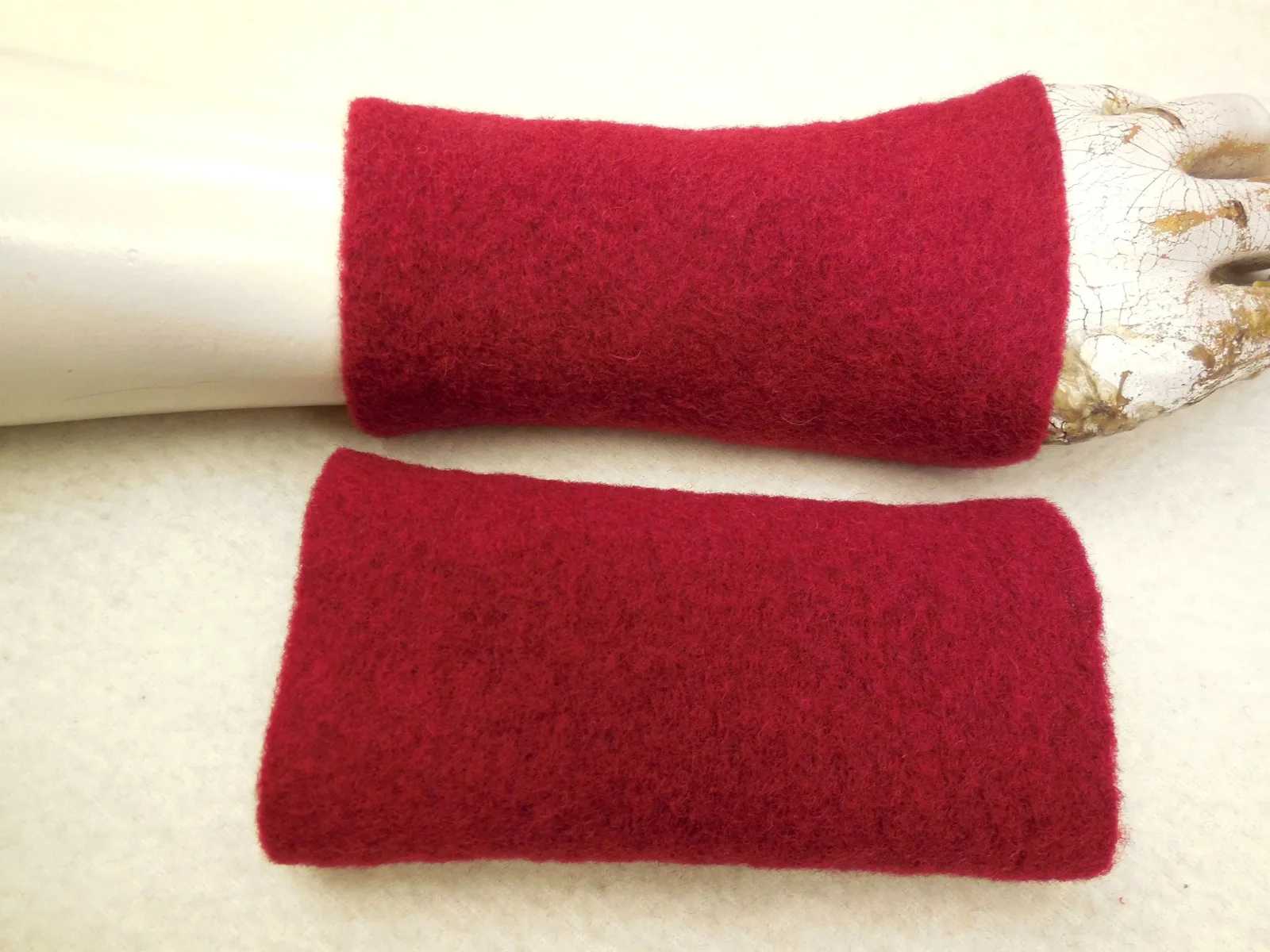 robuster weicher Wollwalk, warme Armstulpen, langlebige Handschuhe, stabile Pulswärmer, Loden wolle, Ideal zu Kleidern oder Pulli, Geschenk – Bild 4