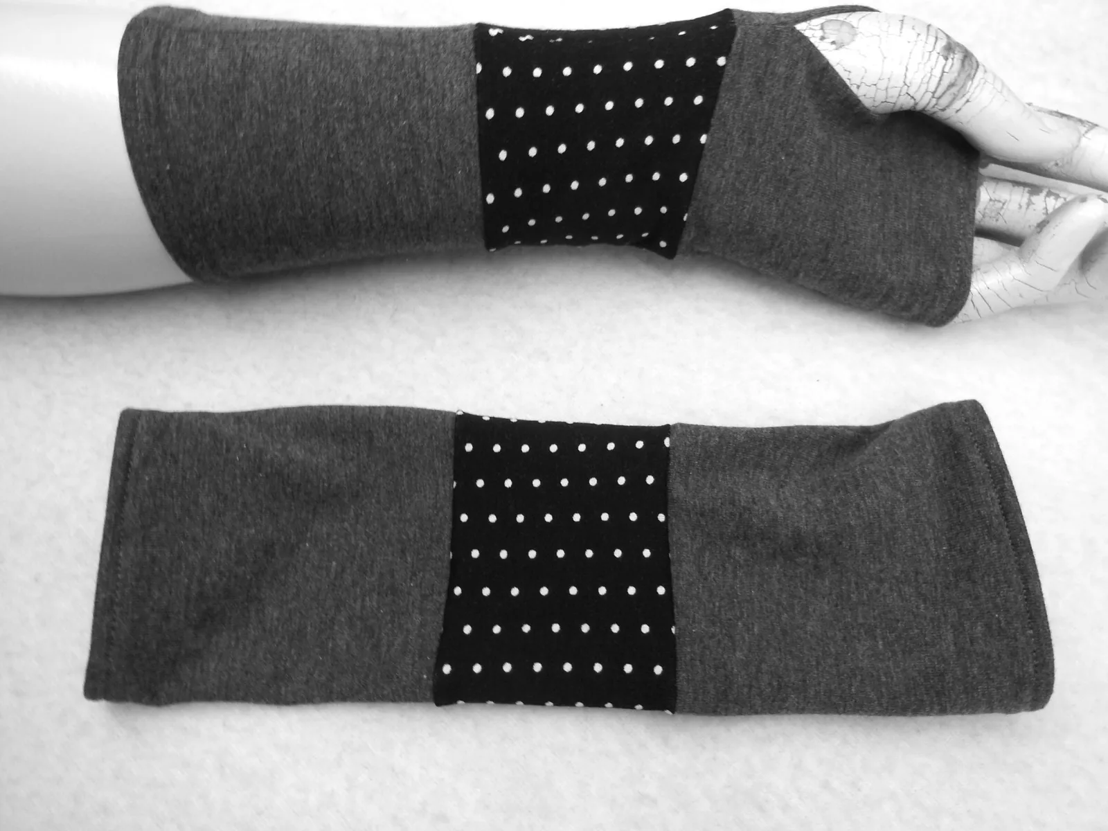 Punkte auf weichen Jersey Handschuhen, Armstulpen, zu Kleidern, unter oder über einen dünnen Pulli punkte, dots, Geschenk, grau, Streifen – Bild 5
