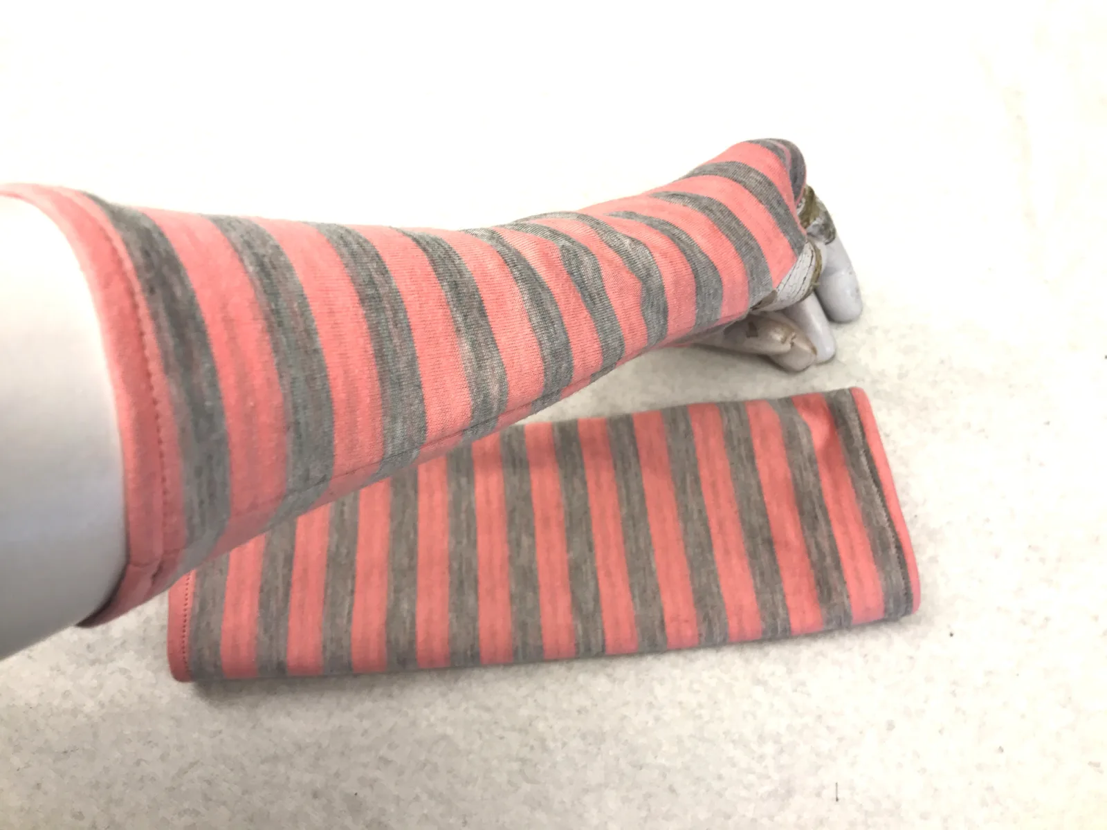 warme Handschuhe, flauschig weiche Baumwolle, beide Seiten gestreift, langlebige Qualität Armstulpen, Pulswärmer, beliebtes Geschenk – Bild 7