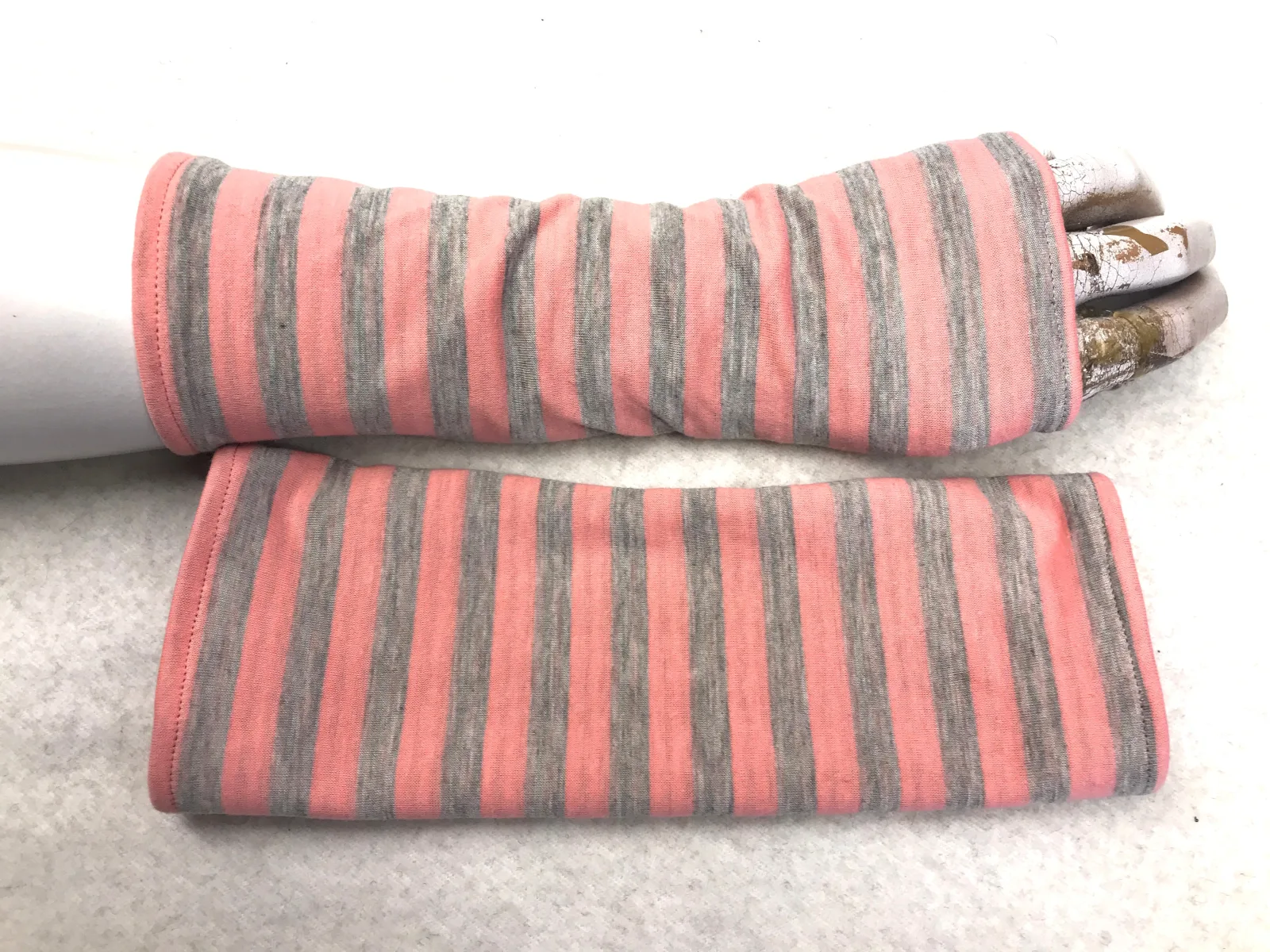 warme Handschuhe, flauschig weiche Baumwolle, beide Seiten gestreift, langlebige Qualität Armstulpen, Pulswärmer, beliebtes Geschenk – Bild 8