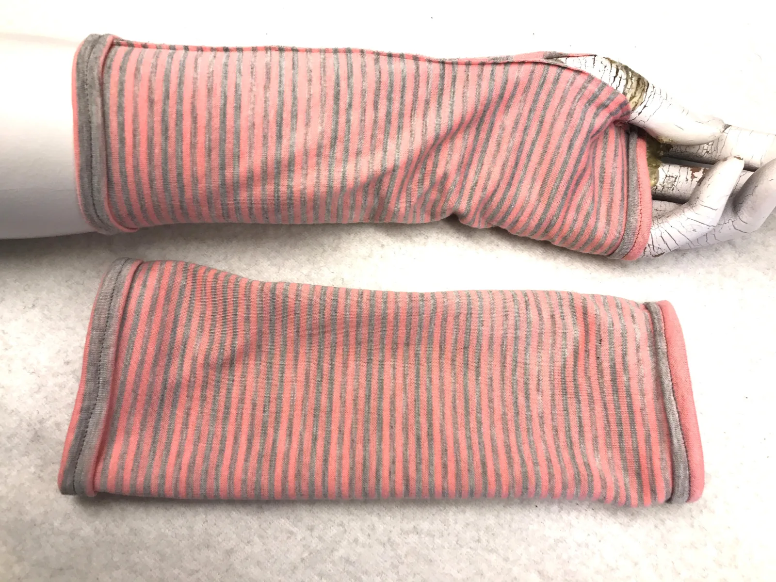 warme Handschuhe, flauschig weiche Baumwolle, beide Seiten gestreift, langlebige Qualität Armstulpen, Pulswärmer, beliebtes Geschenk – Bild 12