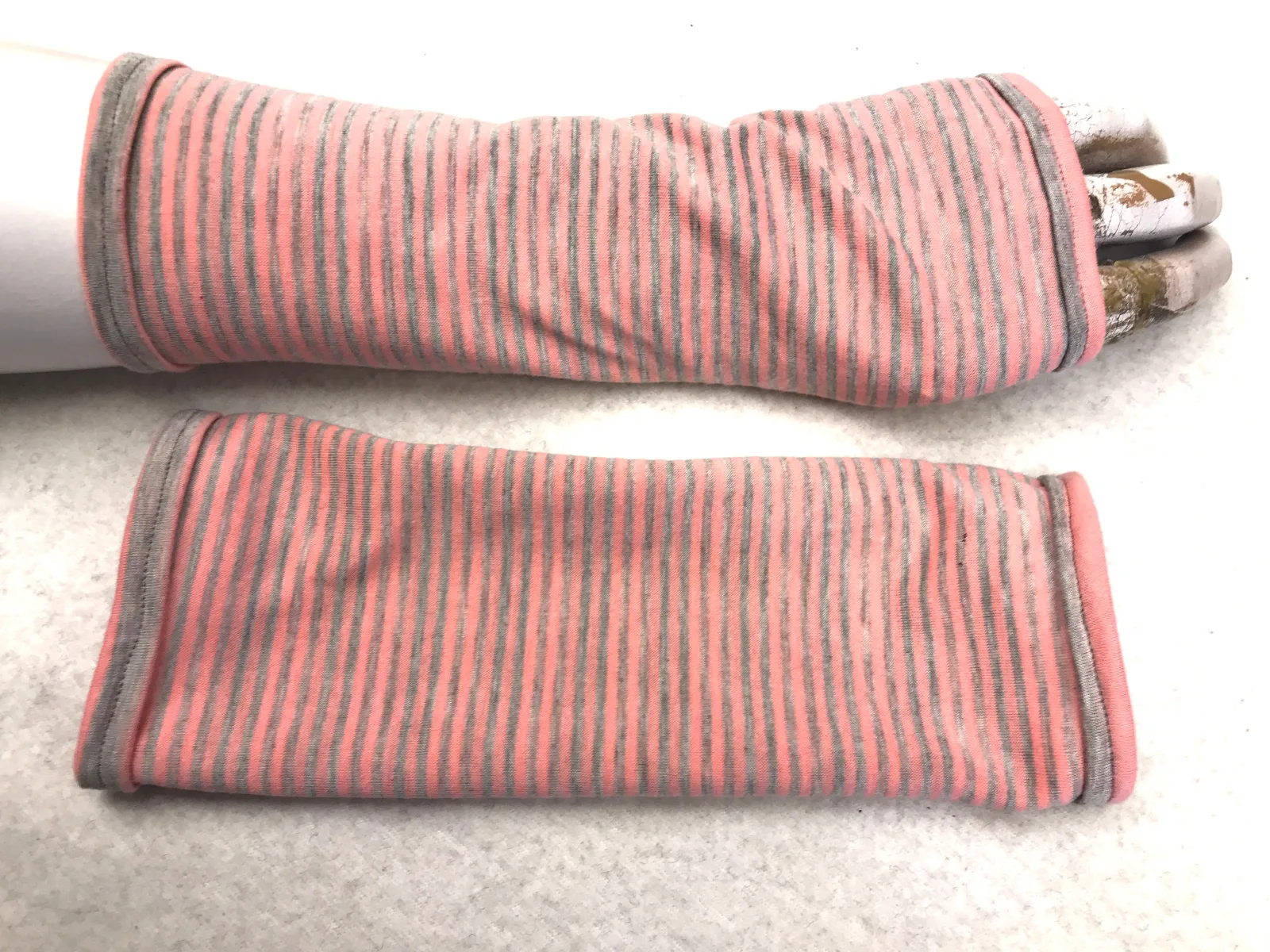 warme Handschuhe, flauschig weiche Baumwolle, beide Seiten gestreift, langlebige Qualität Armstulpen, Pulswärmer, beliebtes Geschenk – Bild 11