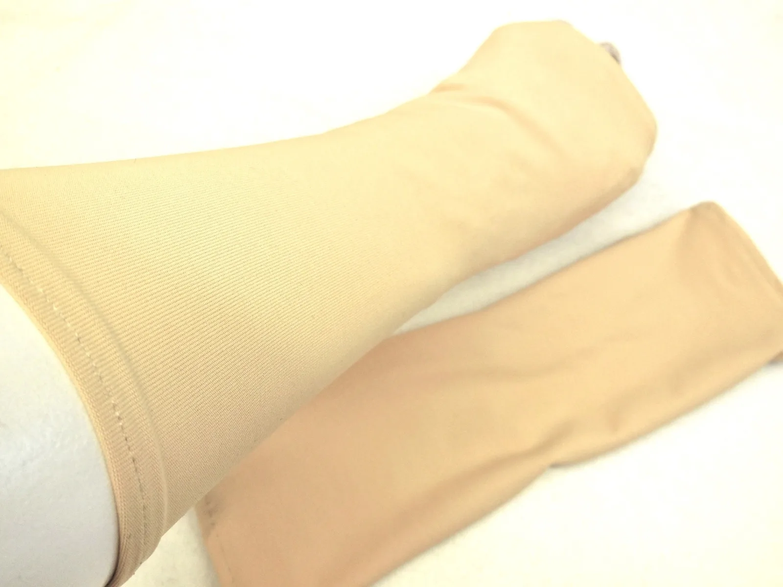 Hautfarben weich Handschuhe tattoo -ex wundverdeck, mit Bund an den Enden, Geschenk. ideal zu kurzärmligen Kleidern, unter oder über Ärmel – Bild 3