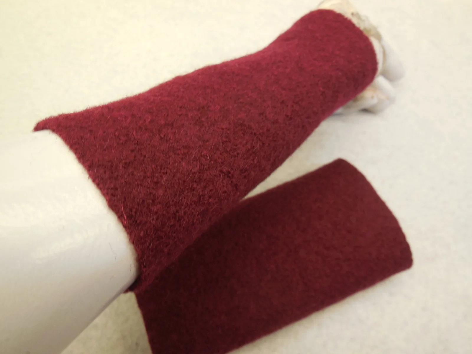 robuster weicher Wollwalk, langlebige Armstulpen Handschuhe warm stabile Pulswärmer, Loden wolle, Ideal zu Kleidern oder über einen Pulli – Bild 9