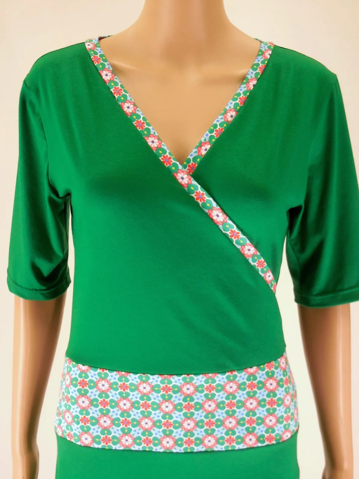 geteiltes Jersey Kleid, für hohen Tragekomfort weich und dehnbar Figur fördernd, Baumwolle, passfreudig taillierte Form, Knie lang, Geschenk – Bild 3