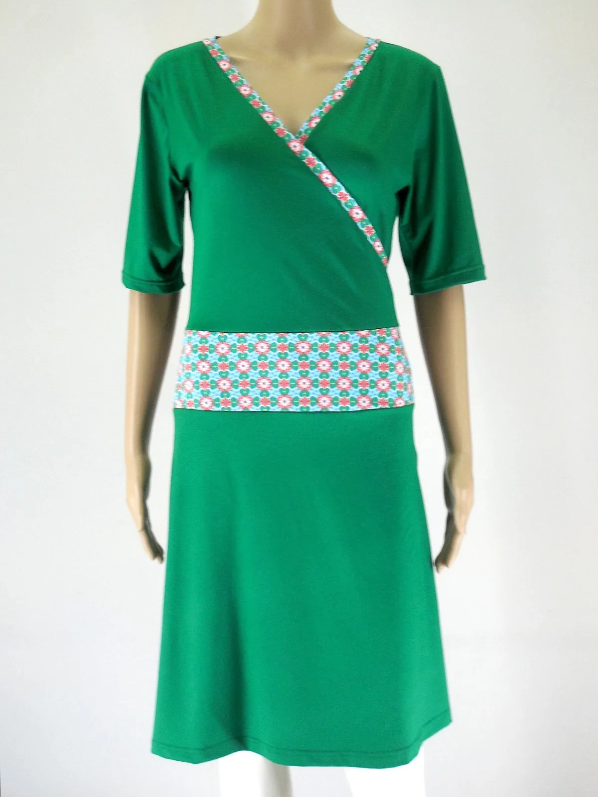geteiltes Jersey Kleid, für hohen Tragekomfort weich und dehnbar Figur fördernd, Baumwolle, passfreudig taillierte Form, Knie lang, Geschenk – Bild 2