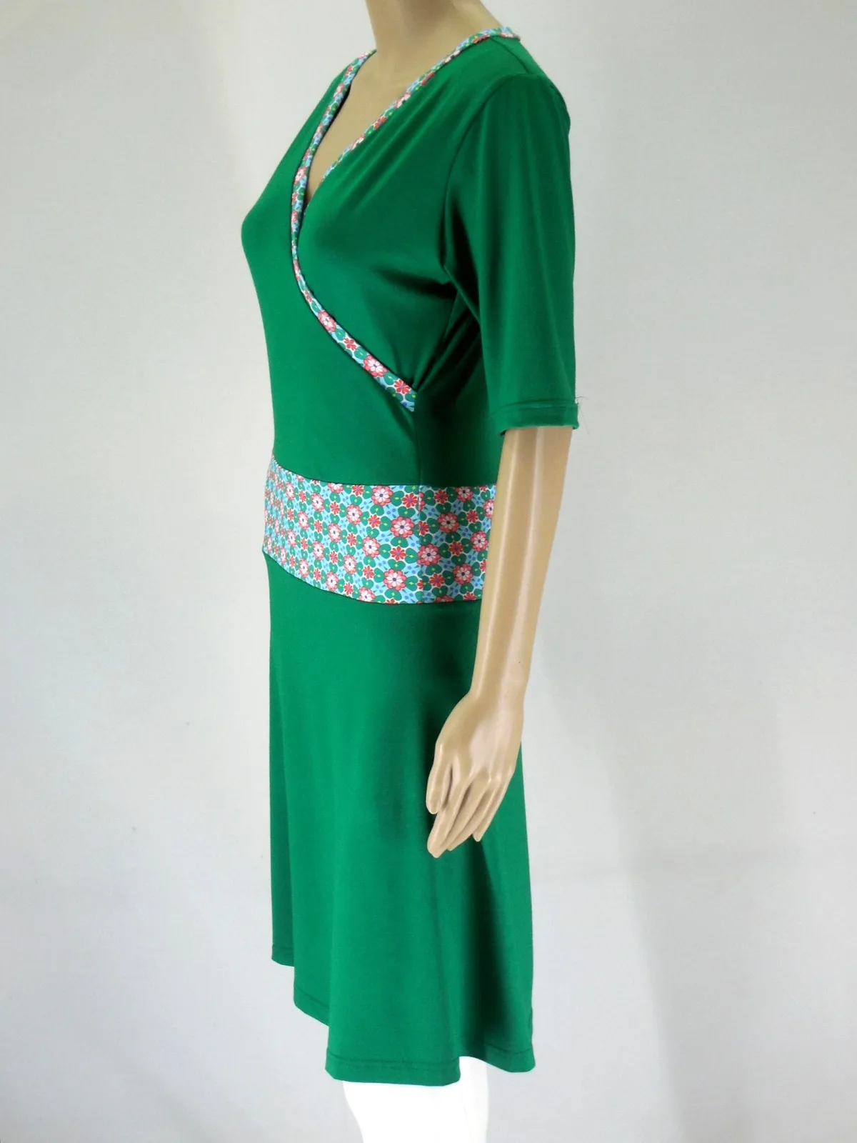 geteiltes Jersey Kleid, für hohen Tragekomfort weich und dehnbar Figur fördernd, Baumwolle, passfreudig taillierte Form, Knie lang, Geschenk – Bild 9