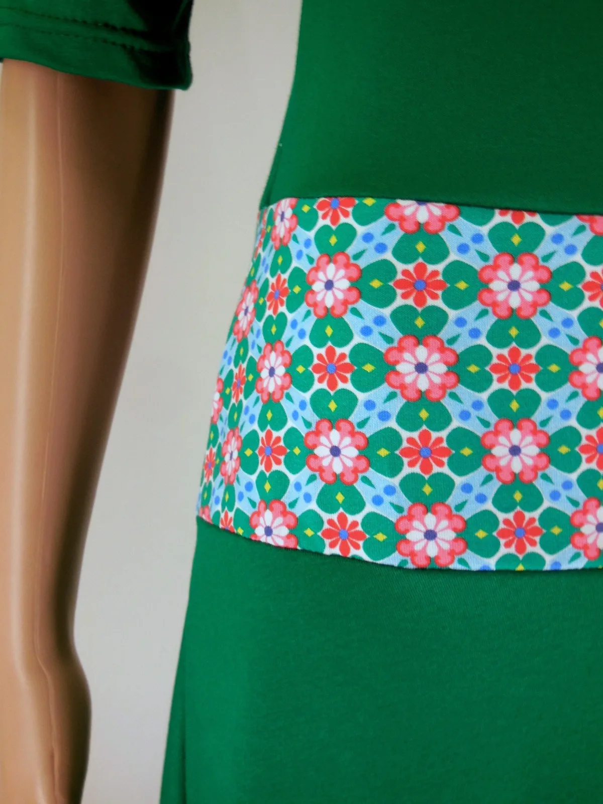 geteiltes Jersey Kleid, für hohen Tragekomfort weich und dehnbar Figur fördernd, Baumwolle, passfreudig taillierte Form, Knie lang, Geschenk – Bild 5