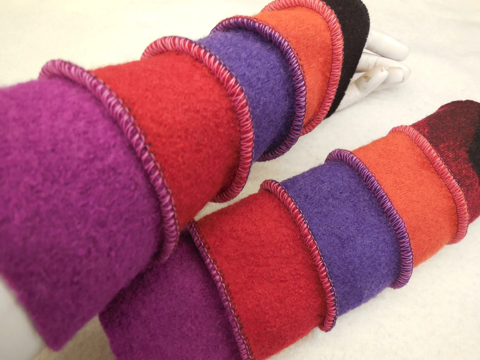 warme Wollwalk Handschuhe Schurwolle Kochwolle Armstulpen dehnbar und weich Ideal zu Kleidern, Pulli zum Drunterziehen, beliebtes Geschenk – Bild 3