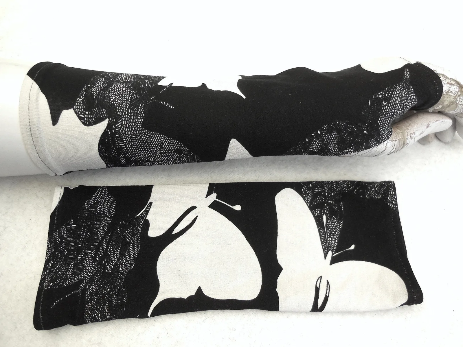 Schmetterlinge weiche Handschuhe, einmalig leichte Armstulpen, ideal zu Kleidern, schön dehnbar, Schwarz, Geschenk – Bild 2