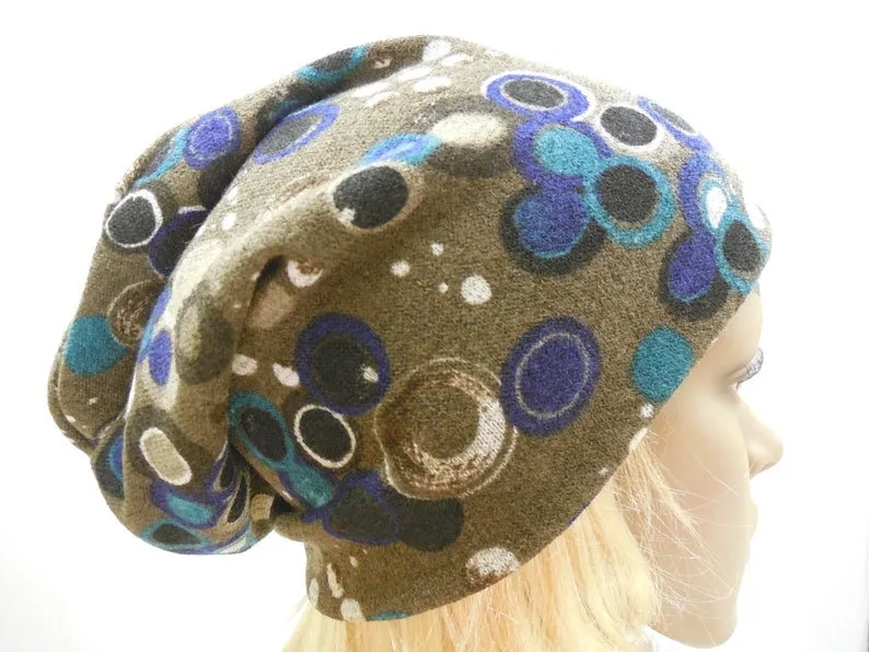 warmer leichter Beanie aus weicher Strickwolle doppelt gelegt zum Wenden eine Mütze die dich behütet, zu allen 4 Jahreszeiten ein Geschenk – Bild 6