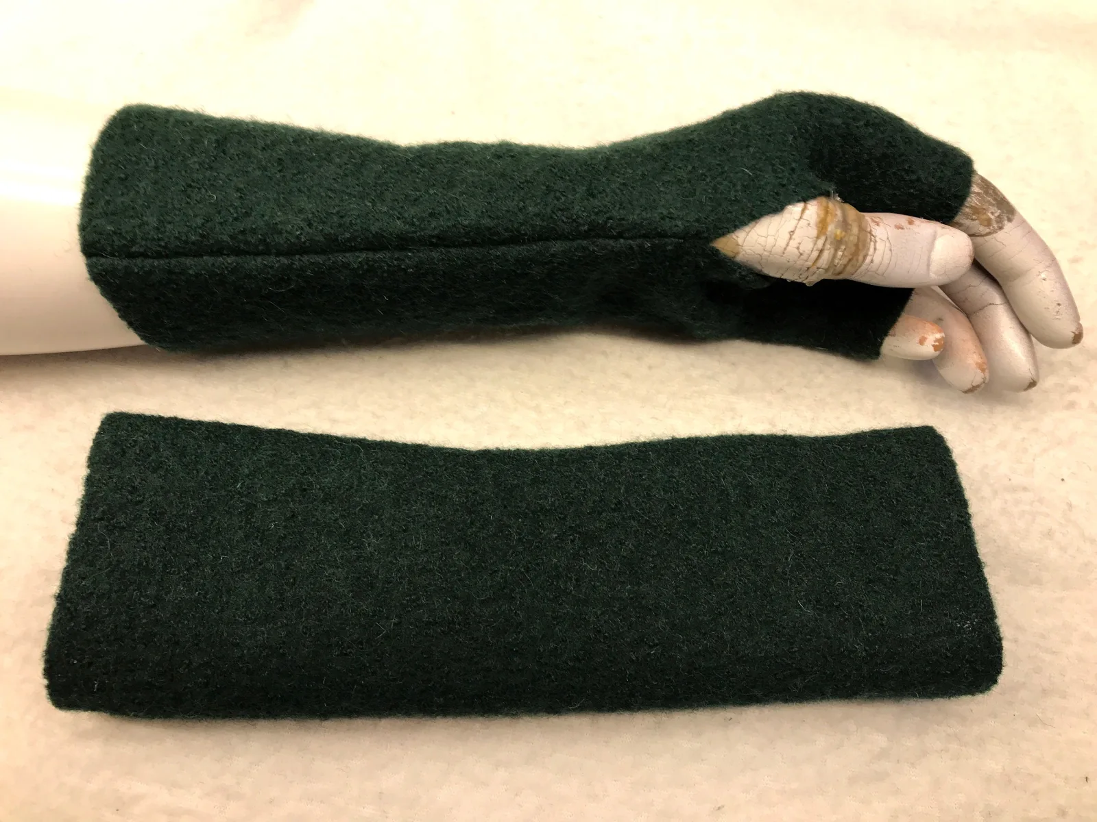 unglaublicher Farbwechsler weiche warme Handschuhe Wollwalk robust, wertvoll aus tiroler Kochwolle, Wollwalk von Tannen-Blau bis Moos-Grün – Bild 9