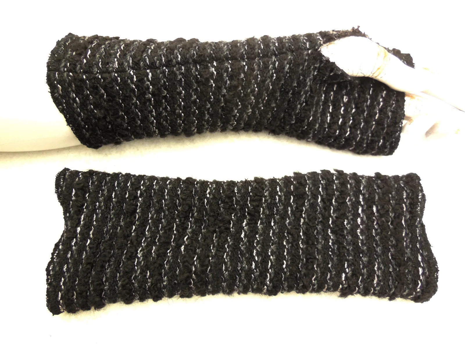 warme Handschuhe, weiche Strickwolle Armstulpen, dehnbar, schwarz, Ideal zu Kleidern, oder über einen Pulli, das beliebte Geschenk – Bild 5