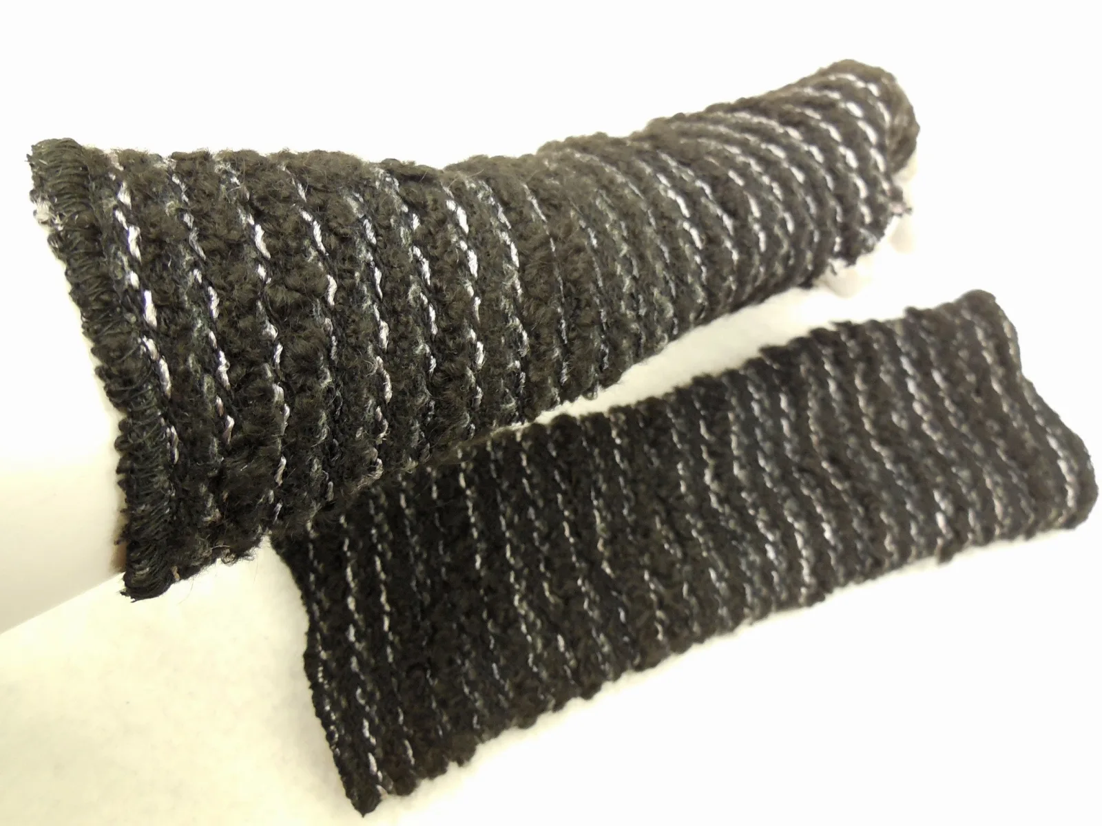 warme Handschuhe, weiche Strickwolle Armstulpen, dehnbar, schwarz, Ideal zu Kleidern, oder über einen Pulli, das beliebte Geschenk – Bild 3