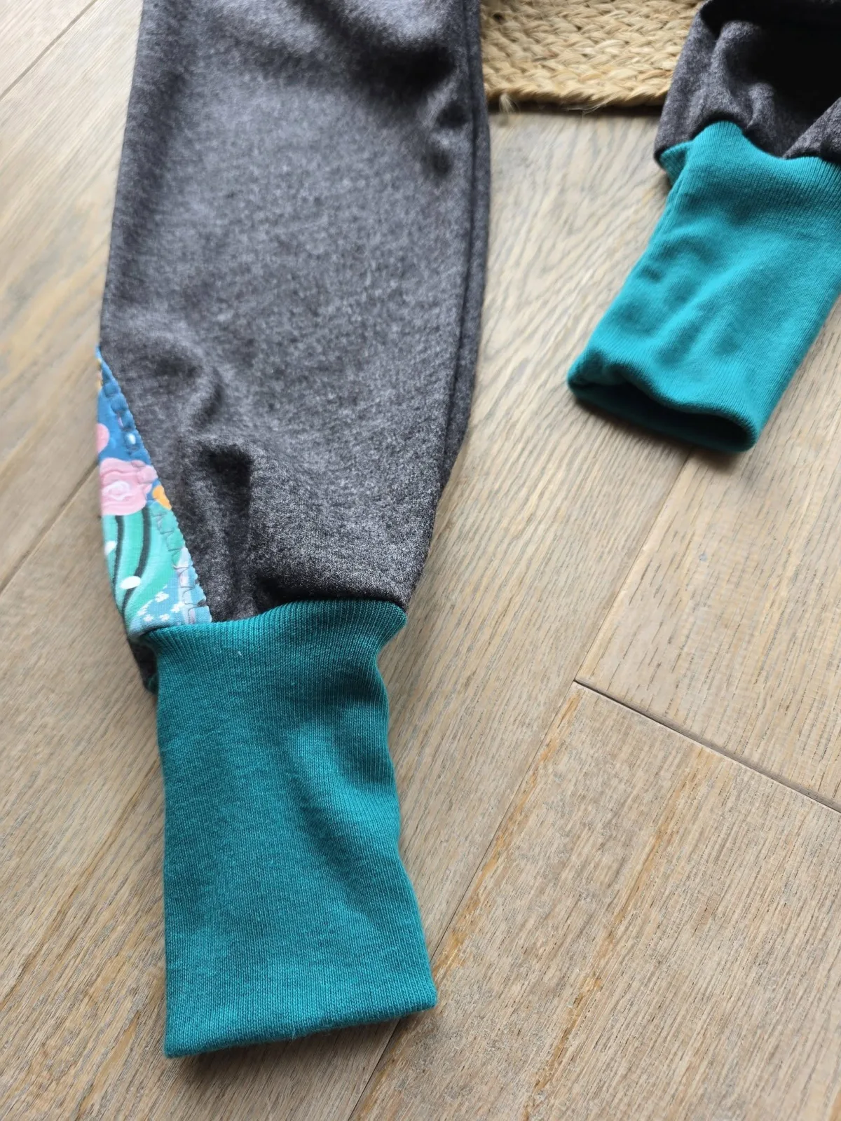 Kinder Pumphose grau-grün Gr.122/128 Unikat-Stoffhose Mädchen – Bild 4