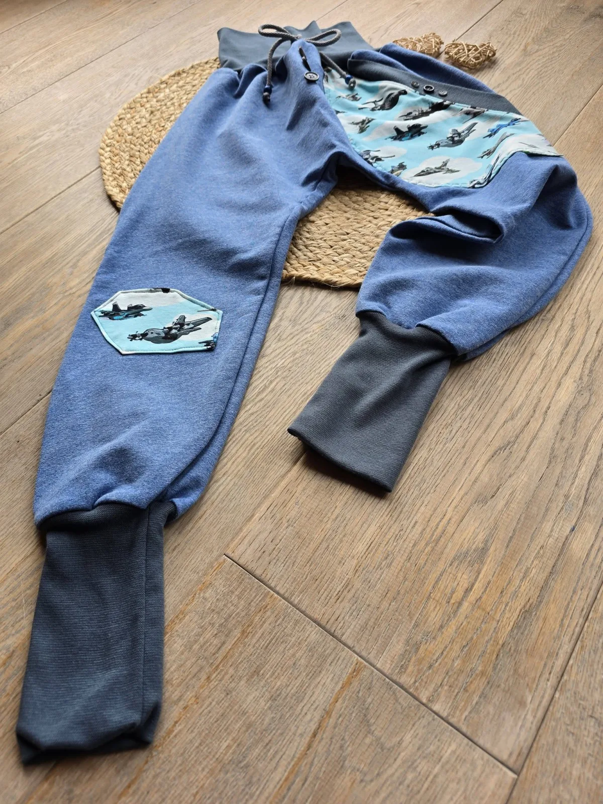 Organic Sweat Pumphose 122/128 Blau Unikat Mitwachshose Jagdflugzeug – Bild 5