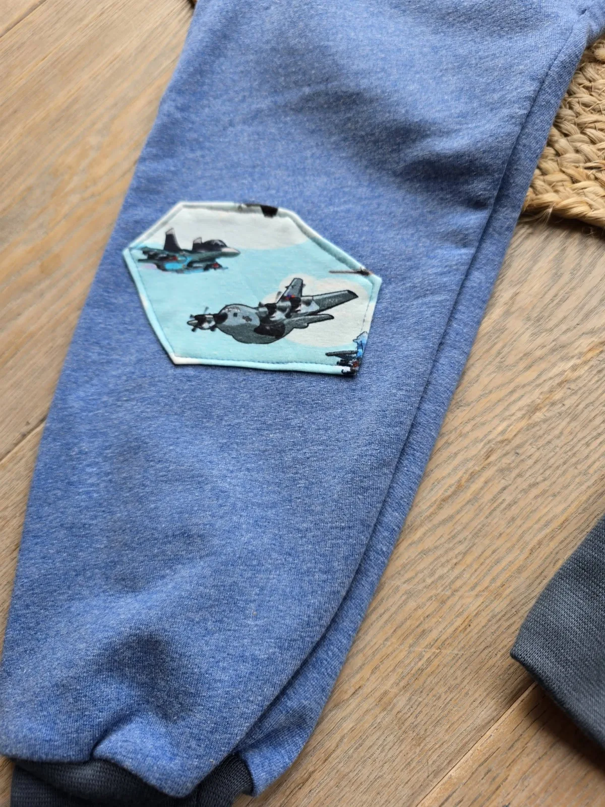 Organic Sweat Pumphose 122/128 Blau Unikat Mitwachshose Jagdflugzeug – Bild 4
