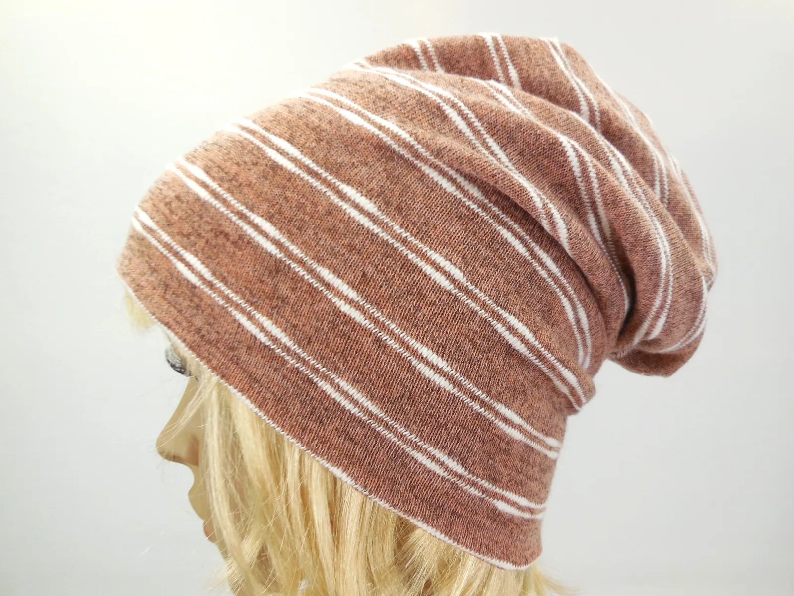 warmer leichter Beanie aus weicher Strickwolle doppelt gelegt zum Wenden eine Mütze die dich behütet, zu allen 4 Jahreszeiten ein Ge (Kopie) – Bild 2