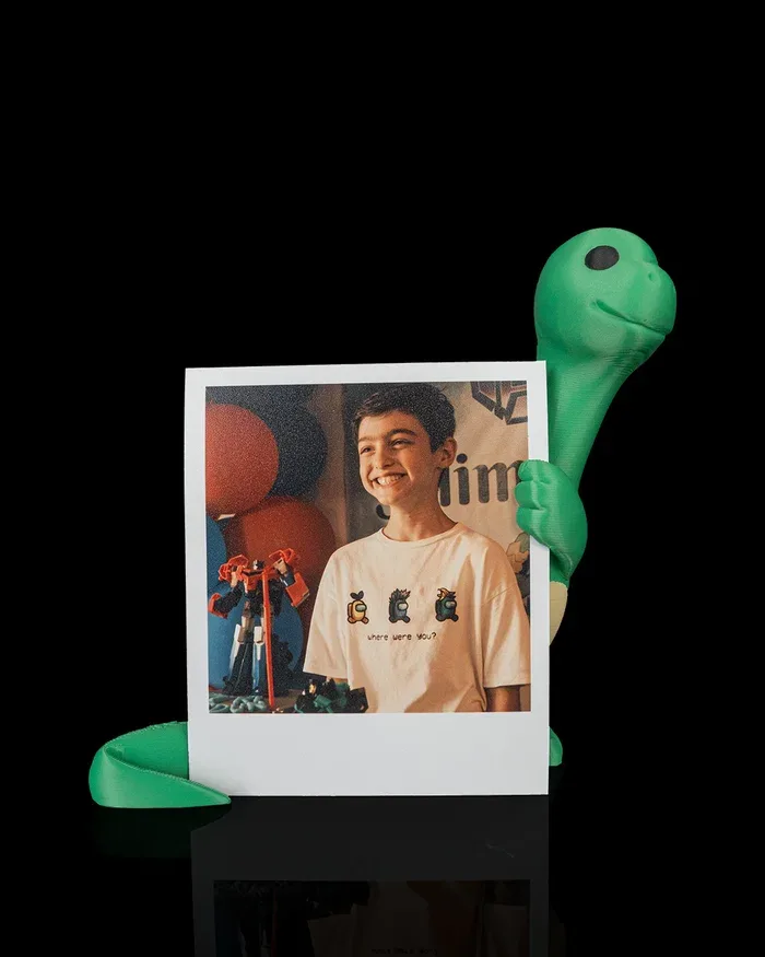 Langhals Dino Fotohalter – Figur hält dein Foto, 3D-Druck