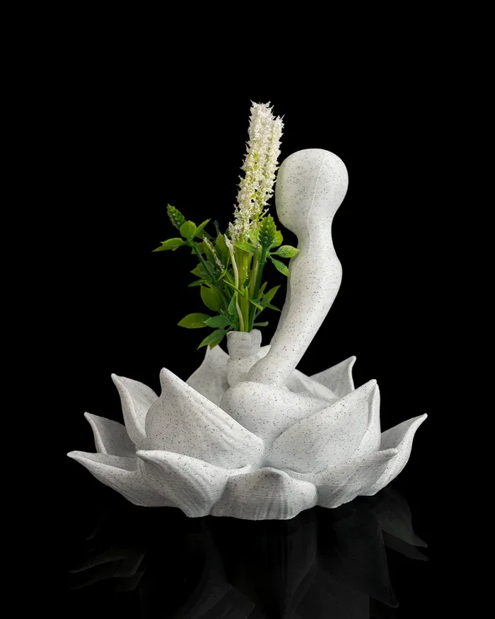Meditierende Yoga Figur auf Lotusblüte – Trockenblumen Vase, 3D-Druck – Bild 4