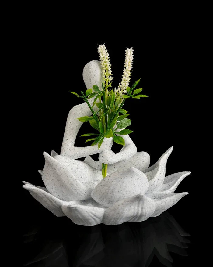 Meditierende Yoga Figur auf Lotusblüte – Trockenblumen Vase, 3D-Druck – Bild 5