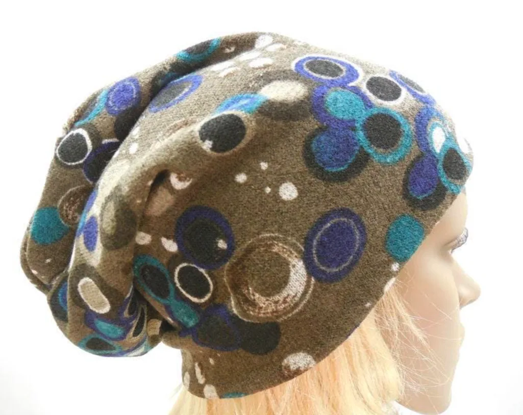 warmer leichter Beanie aus weicher Strickwolle doppelt gelegt zum Wenden eine Mütze die dich behütet, zu allen 4 Jahreszeiten ein Ge (Kopie)