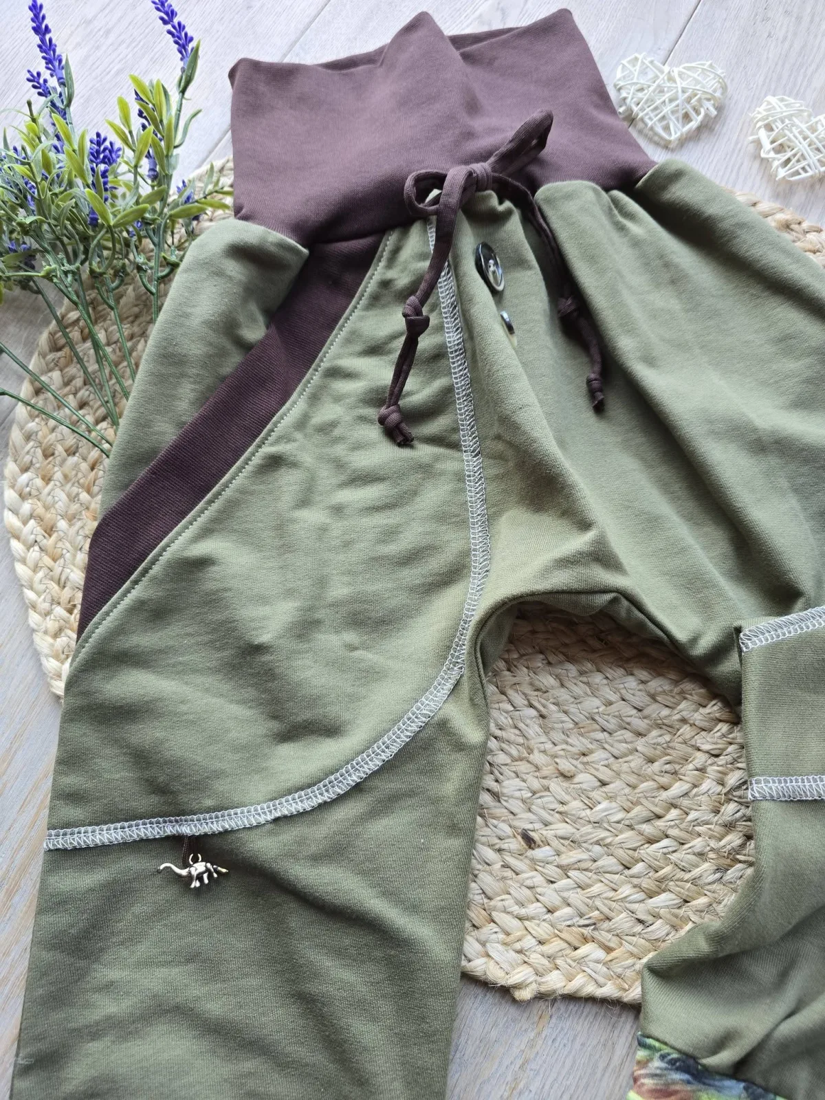 Sweat Organic Pumphose Gr.104/110 Khaki Mitwachshose Dinosaurier – Bild 3
