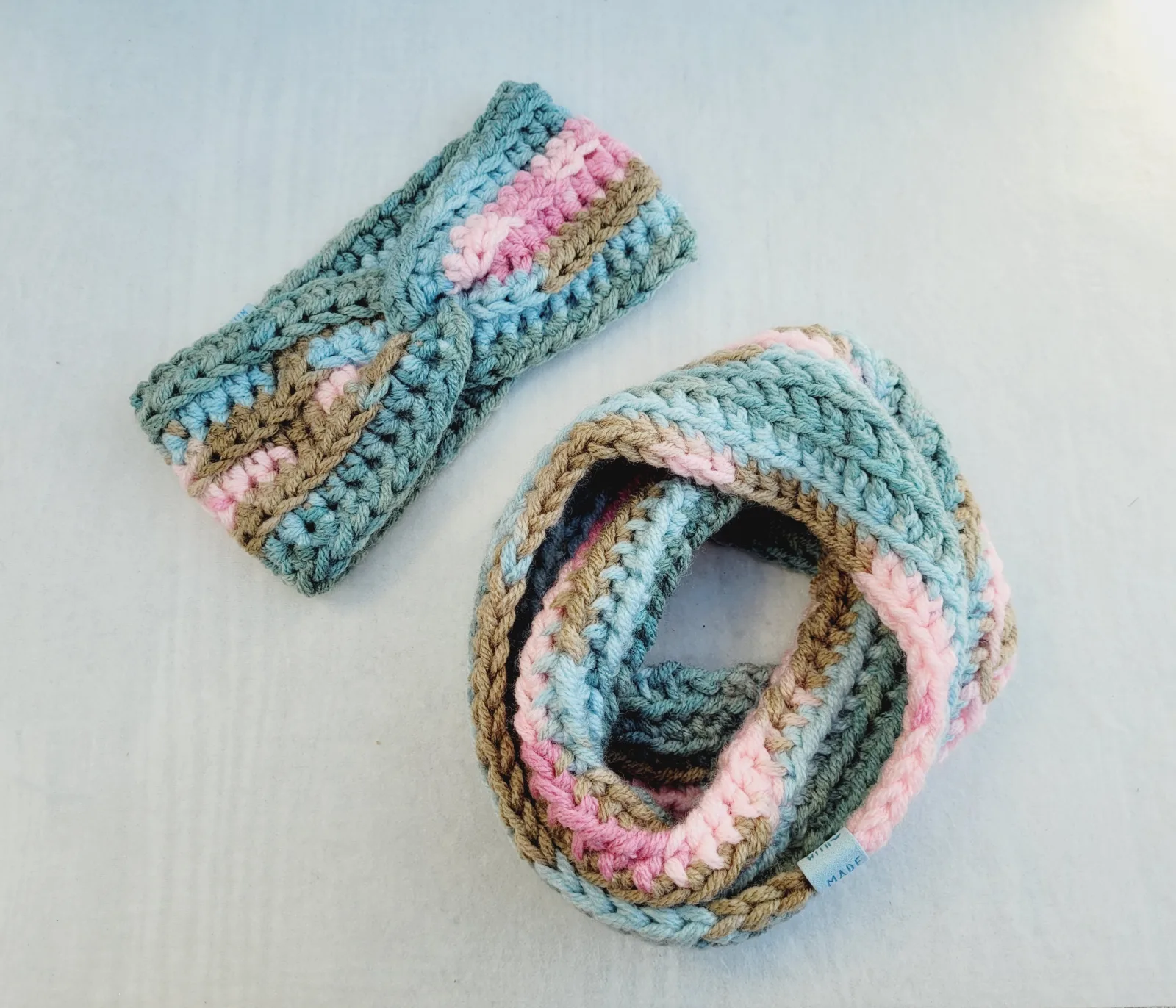2-teiliges Winter Set bunt für Damen mit Stirnband KU 54–57 cm und Halswärmer -dicke Mischwolle (20% Wolle) handgehäkelt