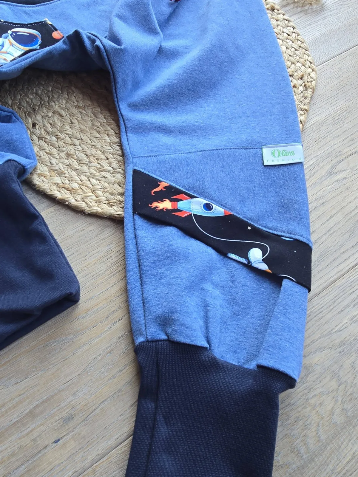 Sweat Organic Pumphose Jungen 104/110 – Mitwachshose Astronaut – Bild 3