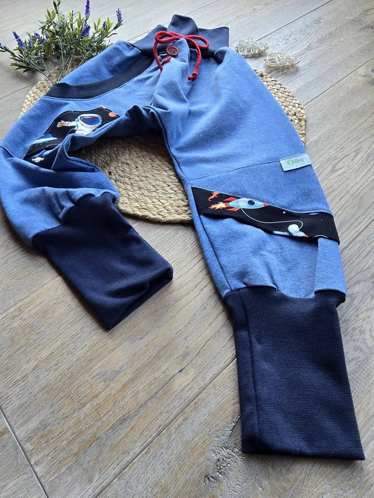 Sweat Organic Pumphose Jungen 104/110 – Mitwachshose Astronaut – Bild 4