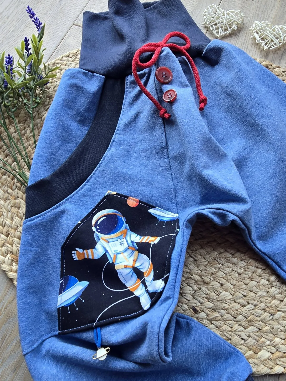 Sweat Organic Pumphose Jungen 104/110 – Mitwachshose Astronaut – Bild 2