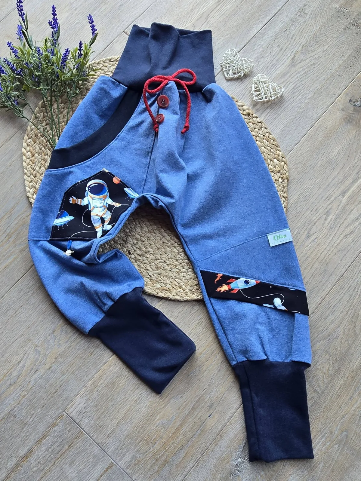 Sweat Organic Pumphose Jungen 104/110 – Mitwachshose Astronaut