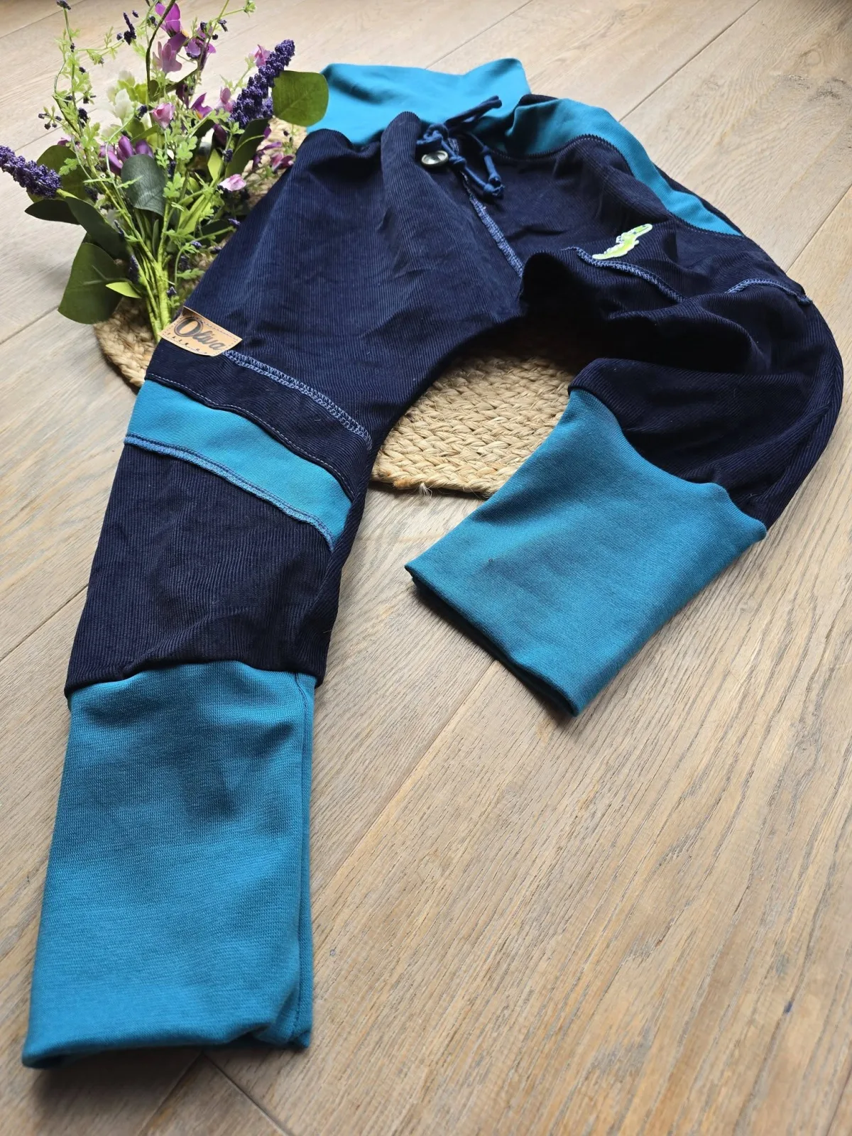 Cord Pumphose Jungenhose Gr.104/110 – Blau Unikat mit Dino – Bild 7