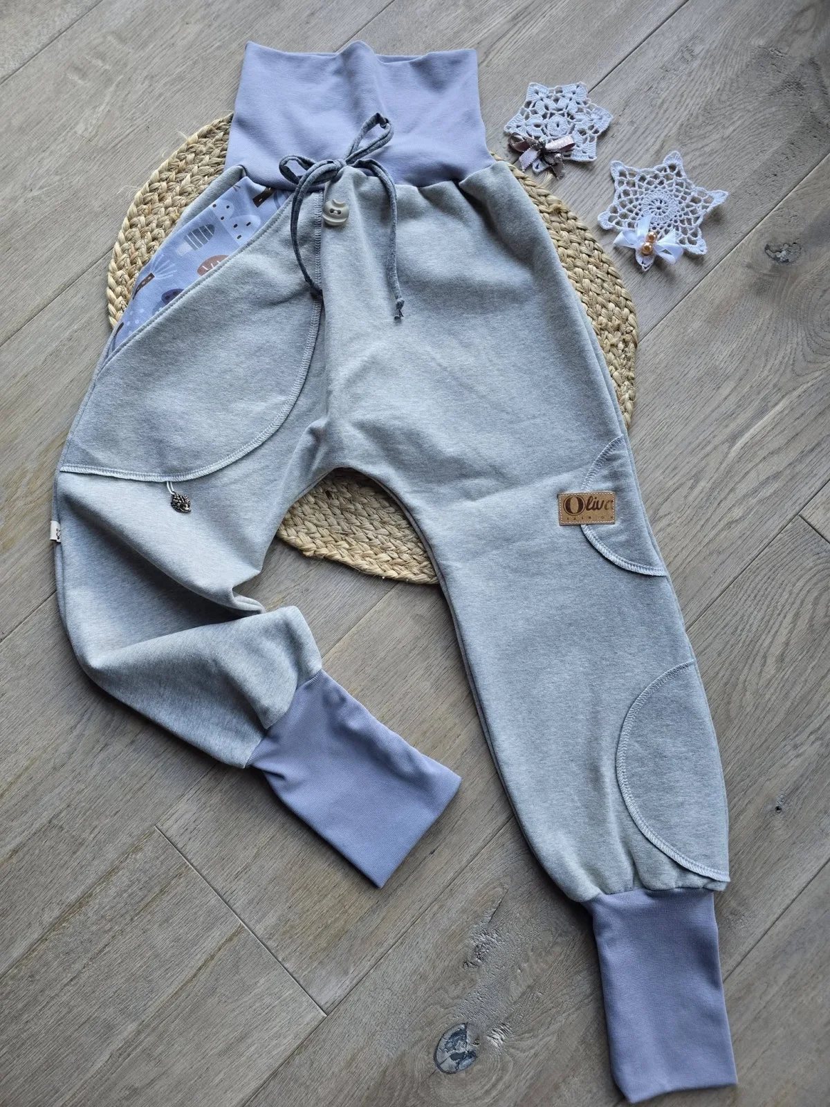 Kuschelige Pumphose aus angerautem Wintersweat Gr.128/134 Bäume