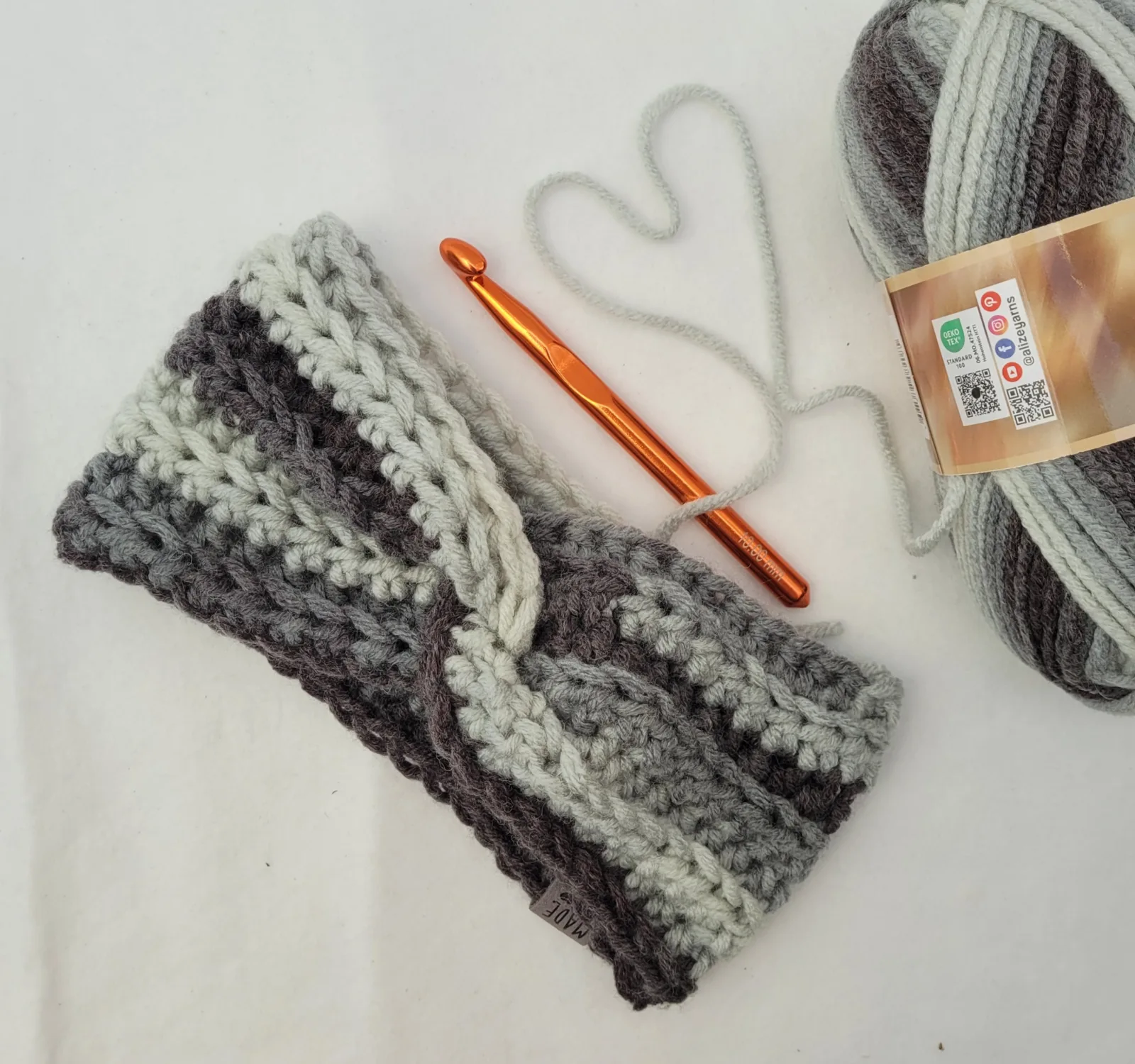 Handgehäkeltes Stirnband für Damen in Grautönen Winter Haarband Kopfbedeckung dicke Mischwolle (20% Wolle) KU 52–56 cm
