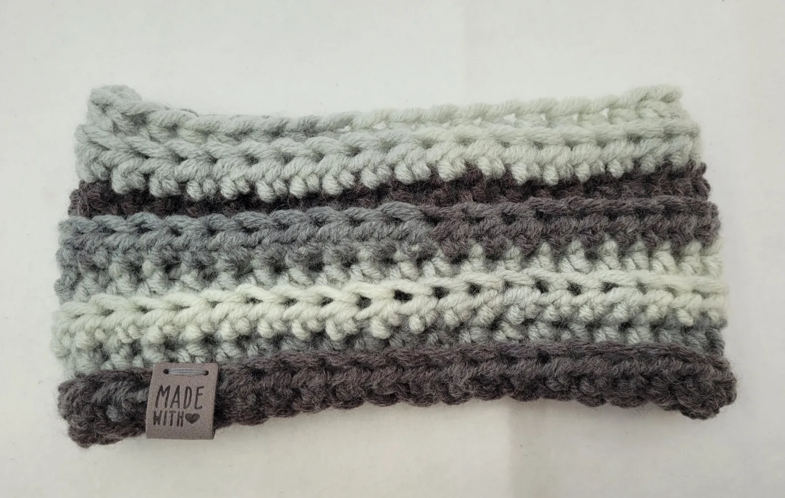 Handgehäkeltes Stirnband für Damen in Grautönen Winter Haarband Kopfbedeckung dicke Mischwolle (20% Wolle) KU 52–56 cm – Bild 5