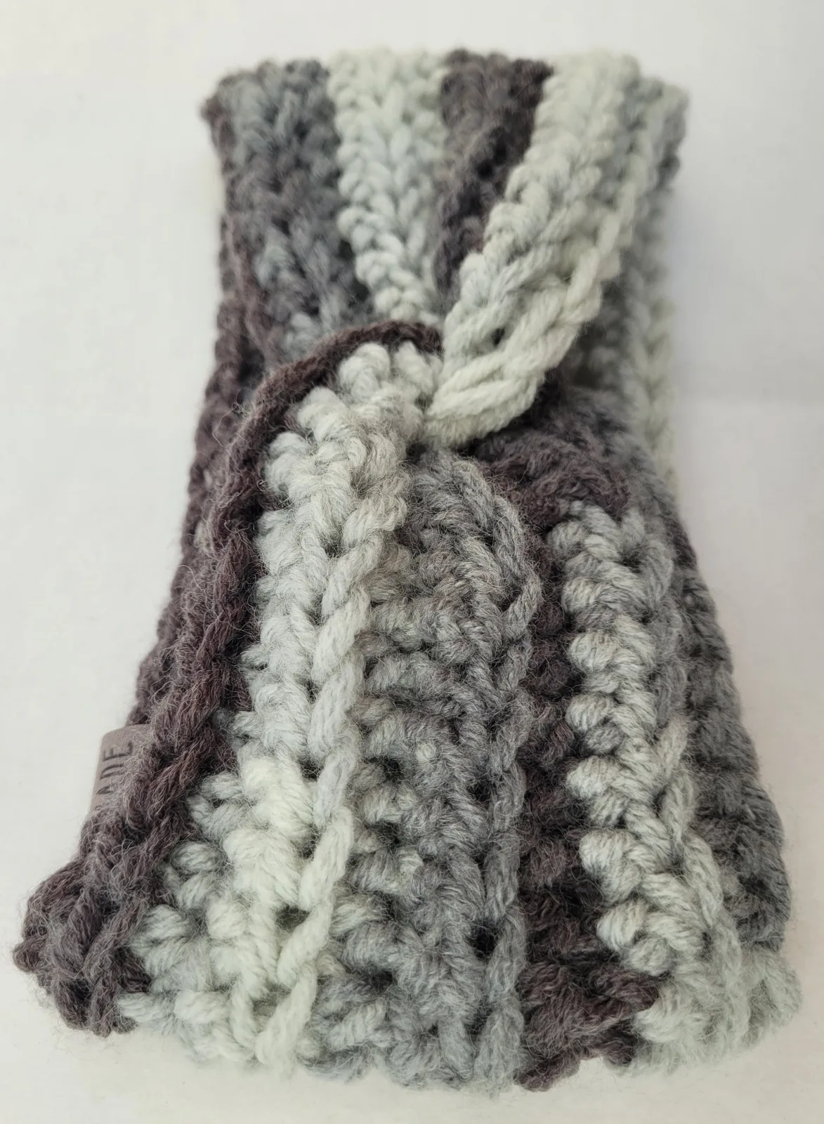 Handgehäkeltes Stirnband für Damen in Grautönen Winter Haarband Kopfbedeckung dicke Mischwolle (20% Wolle) KU 52–56 cm – Bild 3