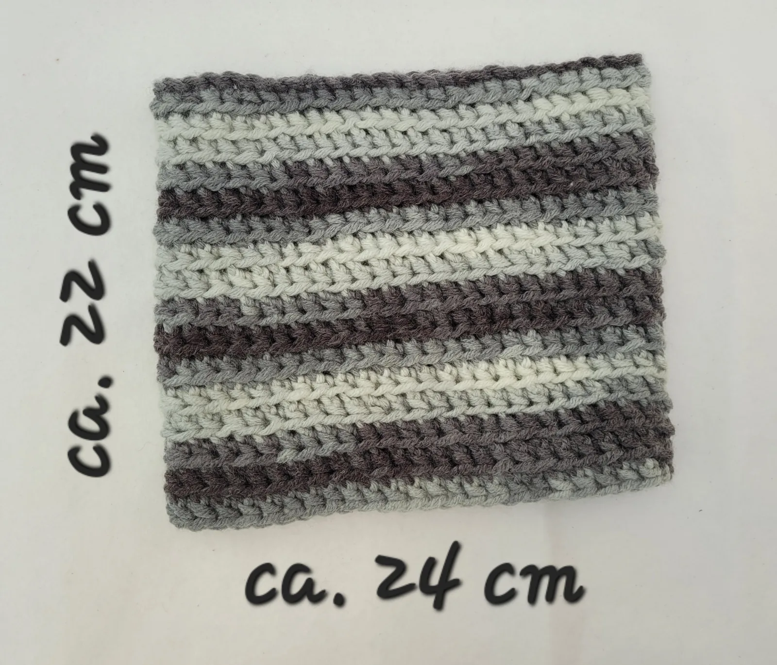 Handgehäkelter Halswärmer für Damen in Grautönen Winter Schlauchschal dicke Mischwolle (20% Wolle) Einheitsgröße – Bild 5