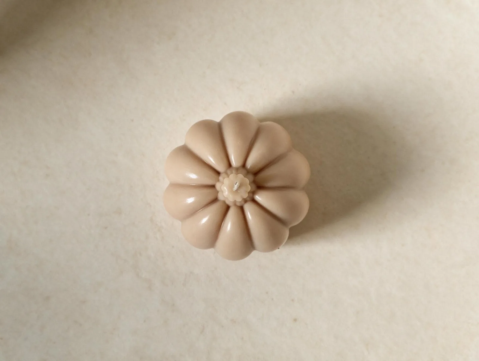 Kürbis Kerze aus Rapswachs – Herbstdeko & Geschenkidee – Bild 4