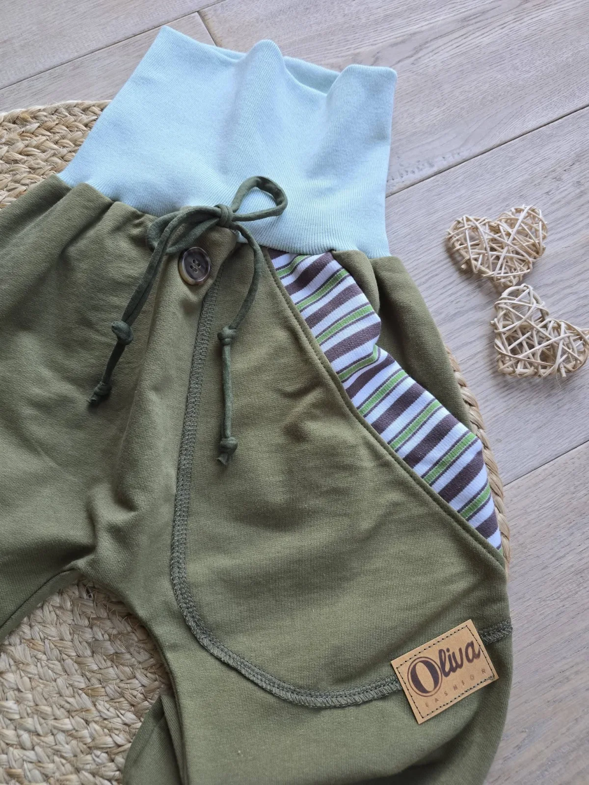 Organic Sweat Pumphose Unikat 98/104 Khaki, Tasche mit Streifen – Bild 3