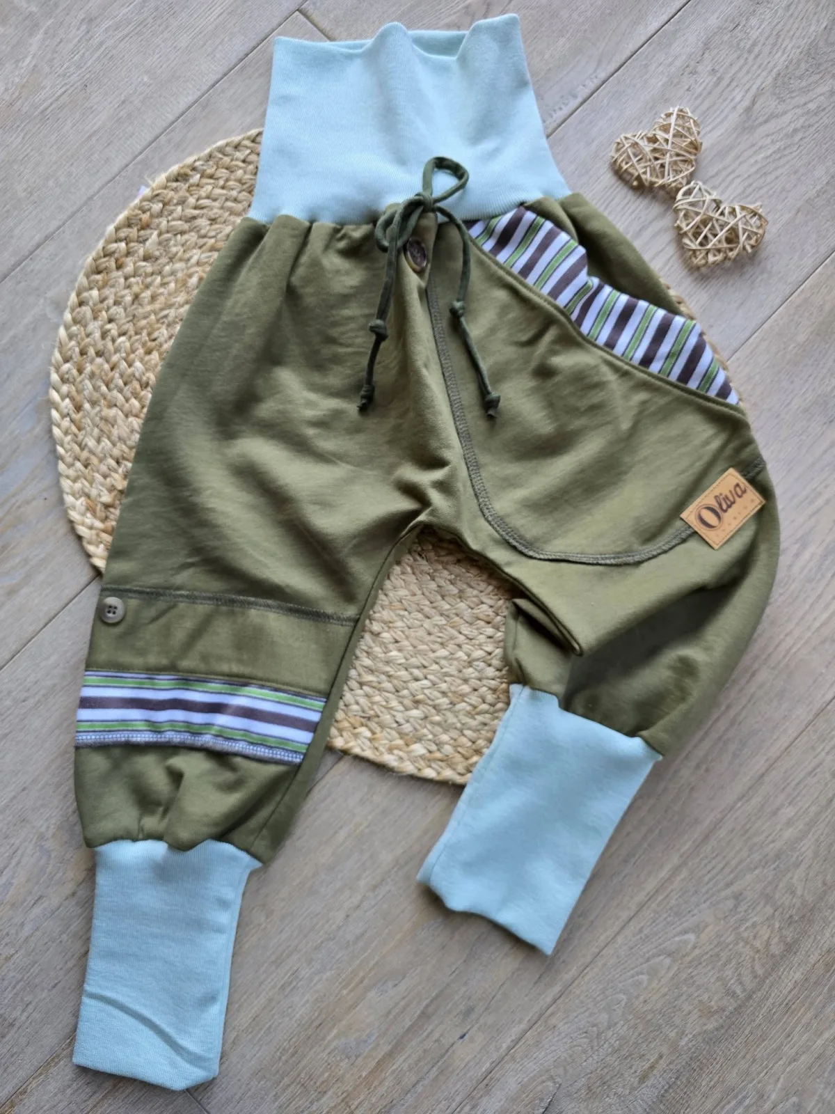 Organic Sweat Pumphose Unikat 98/104 Khaki, Tasche mit Streifen – Bild 2