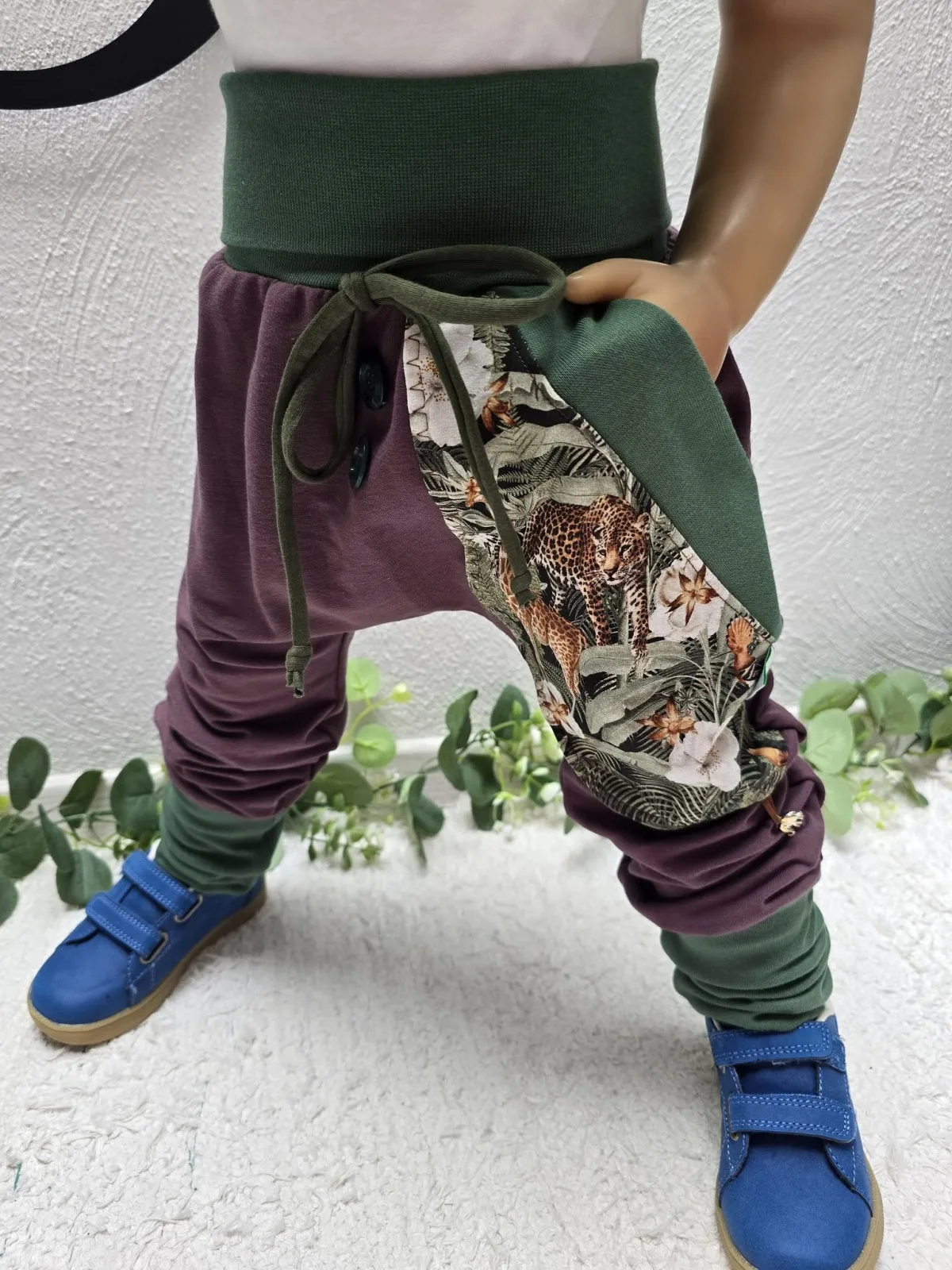 Sweat Organic Pumphose Gr.Unisex 98/104 mit Waldtiere, aubergine/grün