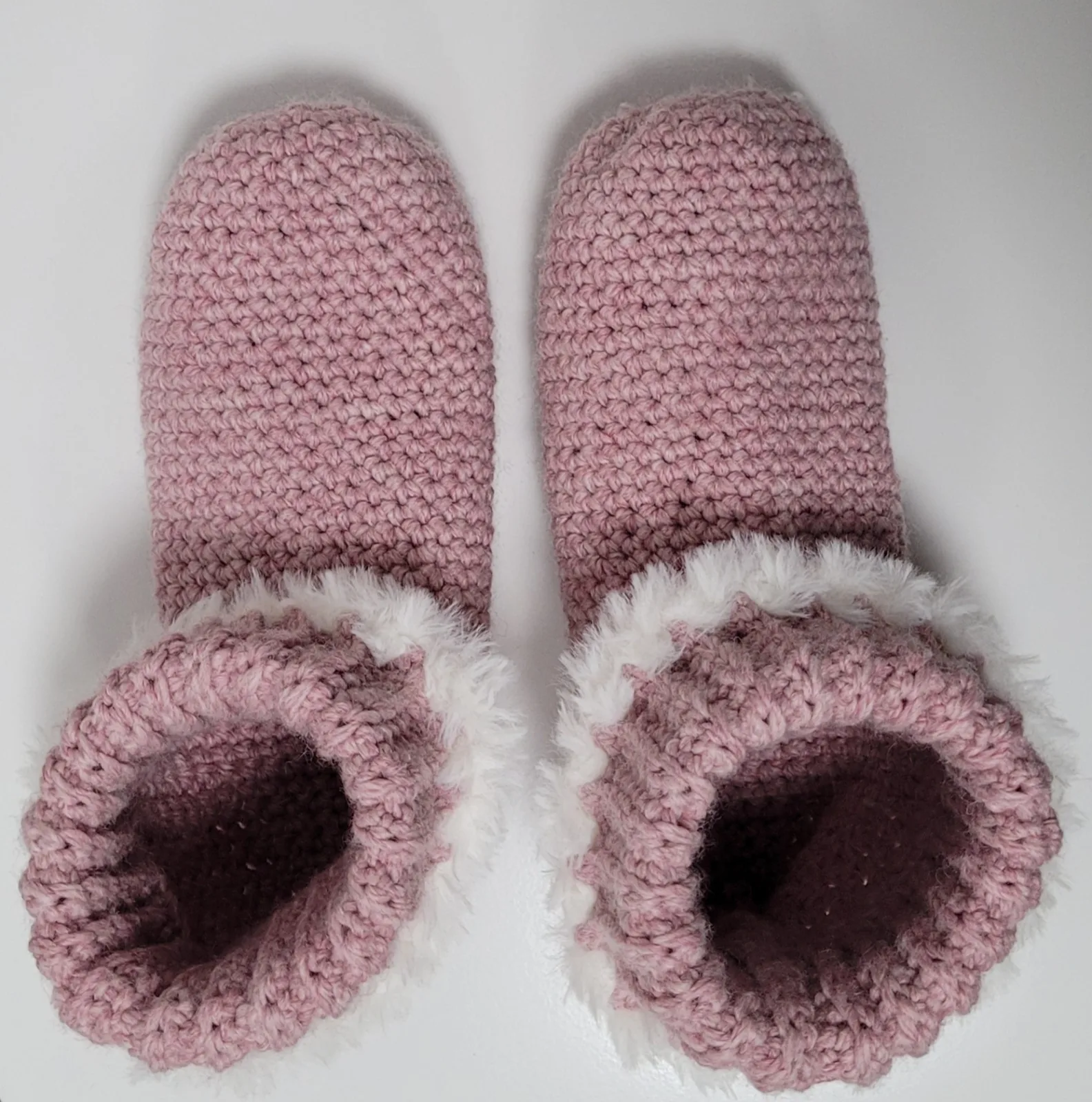 Gehäkelte Hausschuhe für Damen und großen Mädchen Altrosa mit flauschigem Rand und umklappbarem Umschlag Größe 37–40 – Bild 5