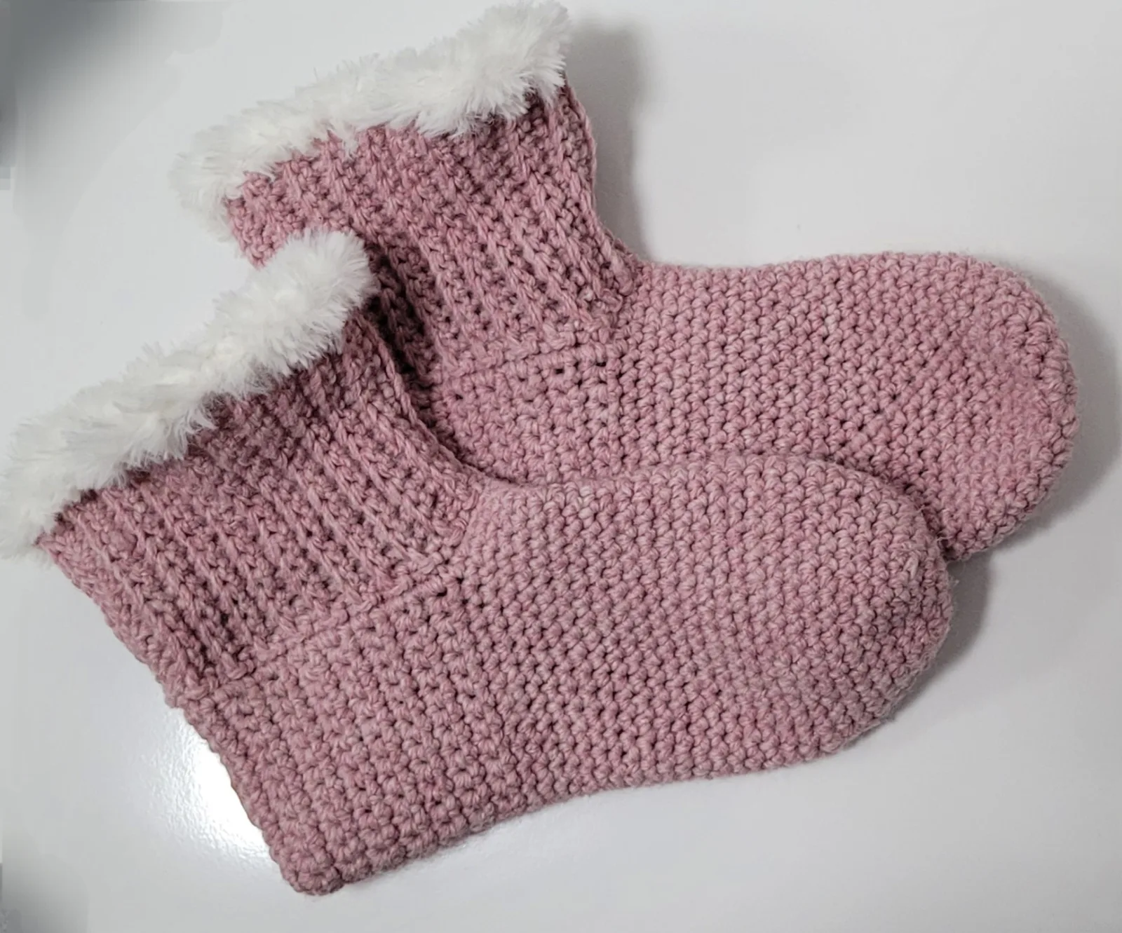 Gehäkelte Hausschuhe für Damen und großen Mädchen Altrosa mit flauschigem Rand und umklappbarem Umschlag Größe 37–40 – Bild 4