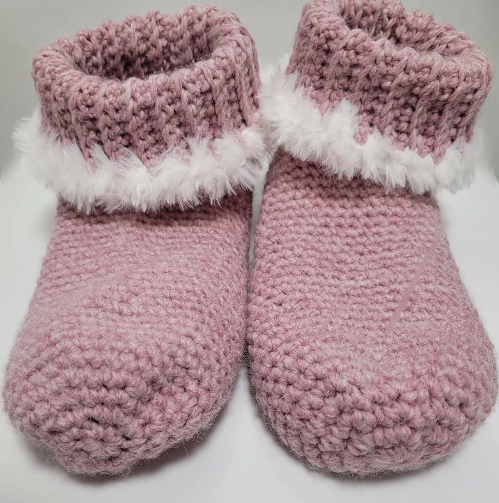 Gehäkelte Hausschuhe für Damen und großen Mädchen Altrosa mit flauschigem Rand und umklappbarem Umschlag Größe 37–40 – Bild 6