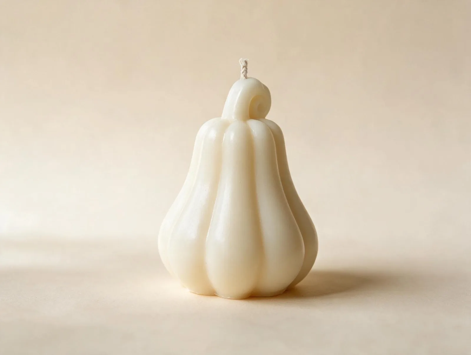 Kürbis Kerze aus Rapswachs – Herbstdeko & Geschenkidee – Bild 3