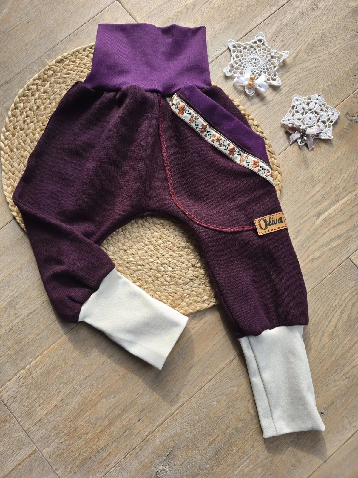 Pumphose aus Strickjersey Beere Schmetterling Gr.98/104 Unikat, weich – Bild 2