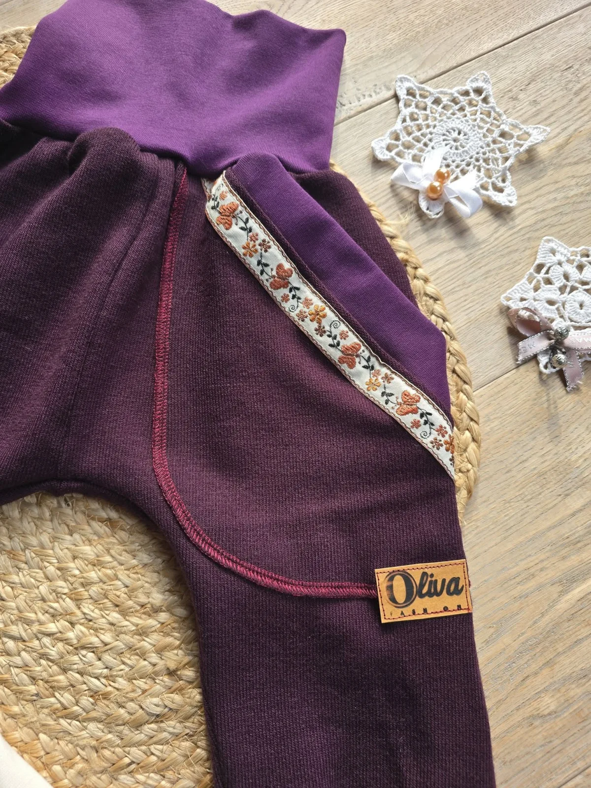 Pumphose aus Strickjersey Beere Schmetterling Gr.98/104 Unikat, weich – Bild 3