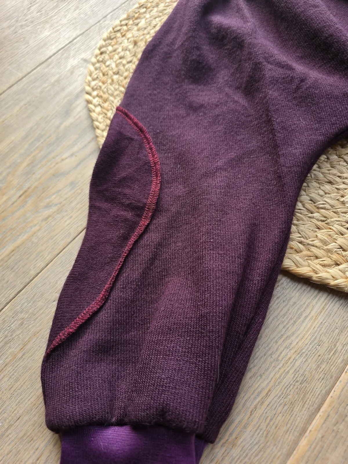 Pumphose aus Strickjersey Beere Spitze Gr.98/104 Unikat, weich – Bild 6