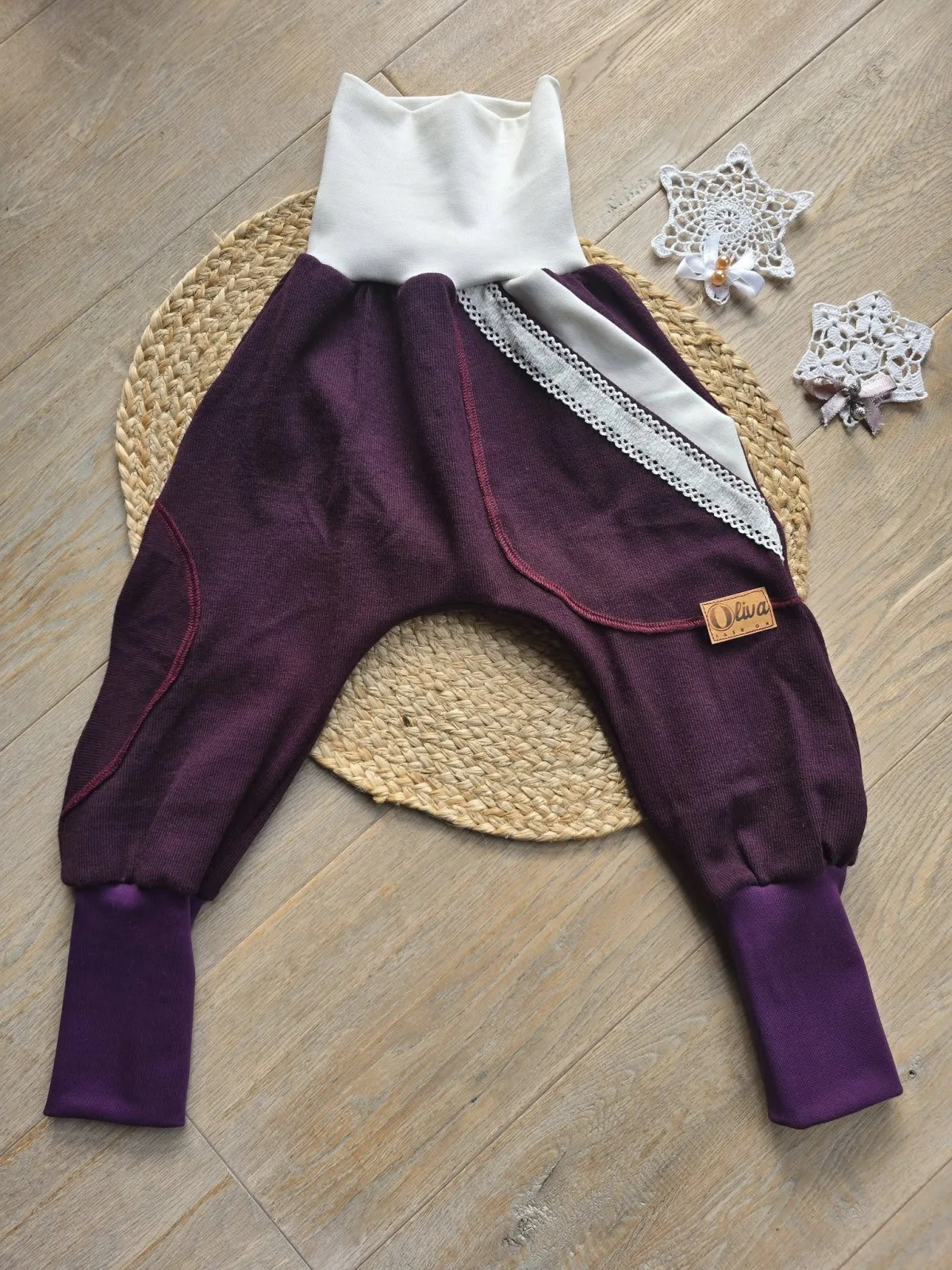 Pumphose aus Strickjersey Beere Spitze Gr.98/104 Unikat, weich – Bild 2